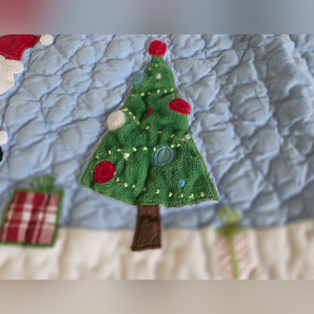 Pottery Barn Kids Vintage Quilted Tree Skirt 60" Applique Santa Reindeer - Picture 4 of 11